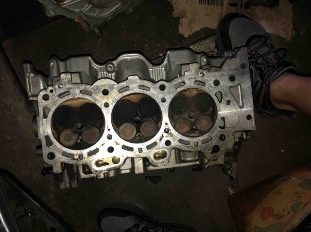 Головка блоку циліндрів (ГБЦ), ліва 1110239056 TOYOTA