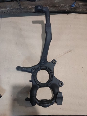 Кулак поворотний передній правий 4321160170 TOYOTA