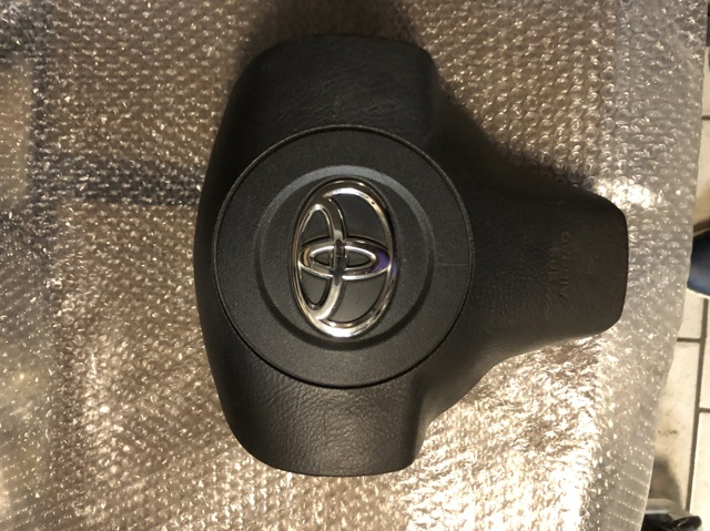Подушка в кермі 4513042100B0 TOYOTA