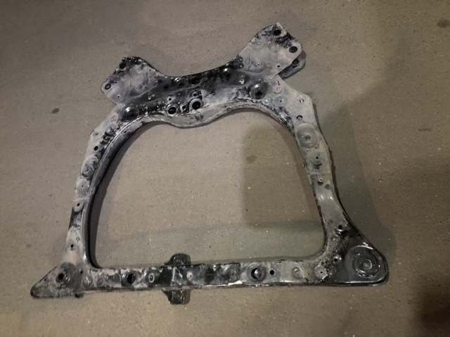 Передня балка 511000E131 TOYOTA