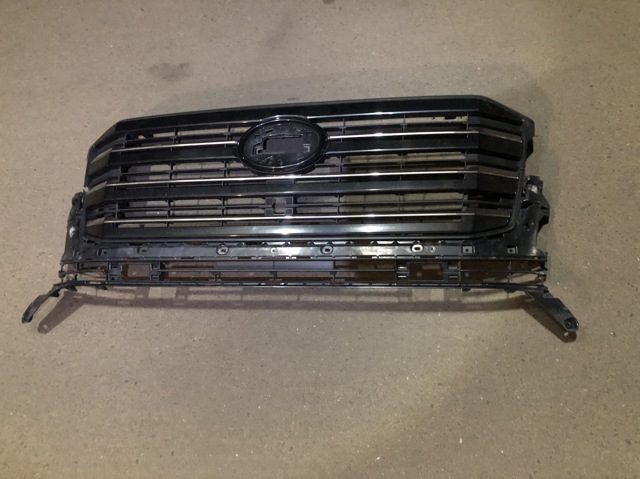 Решітка радіатора 5310160G70 TOYOTA