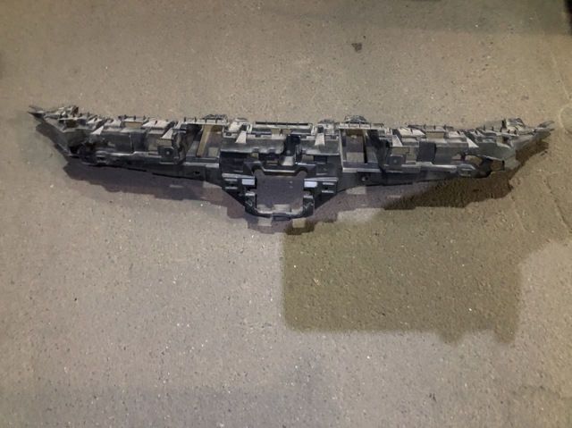 Кронштейн решітки радіатора 531150E010 TOYOTA