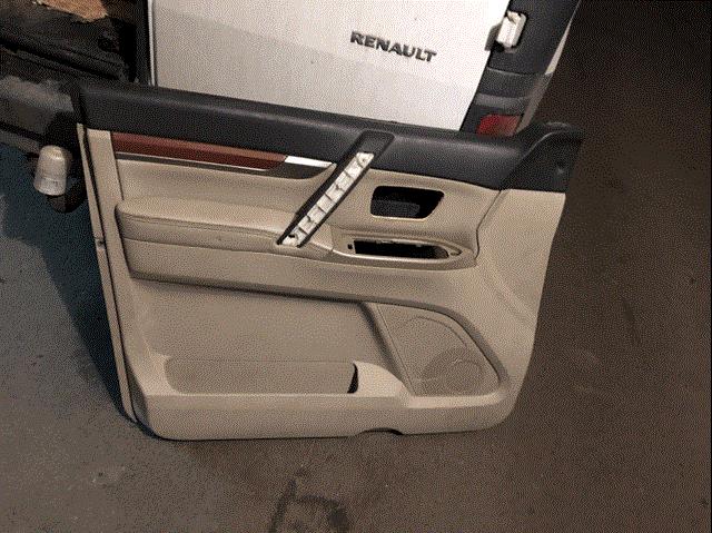 Облицювання внутрішньої ручки дверей, передньої, лівої 7221A407YA MITSUBISHI