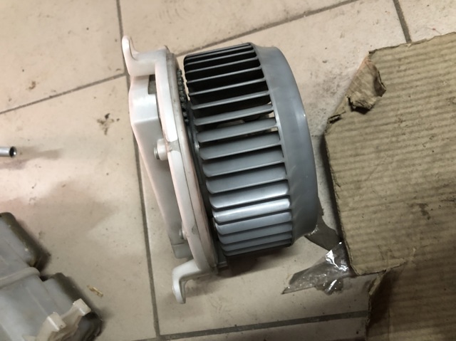 Електромотор пічки 8710360390 TOYOTA