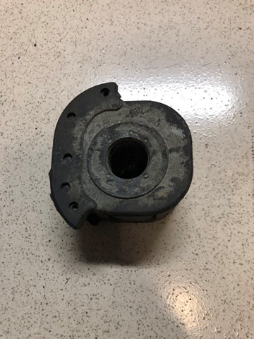 Сайлентблок переднього нижнього важеля MB808909 MITSUBISHI