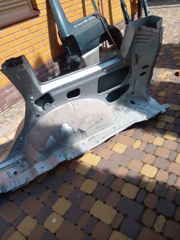 Крило заднє праве MR241862 MITSUBISHI