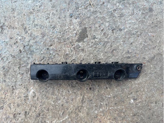 Кронштейн бампера переднього, лівий 622234CL0A NISSAN