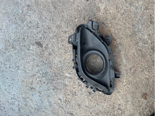 Заглушка ПТФ бампера переднього права GHR450C11 MAZDA