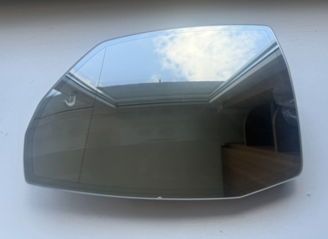 Дзеркальний елемент лівий 4M0857535E VAG