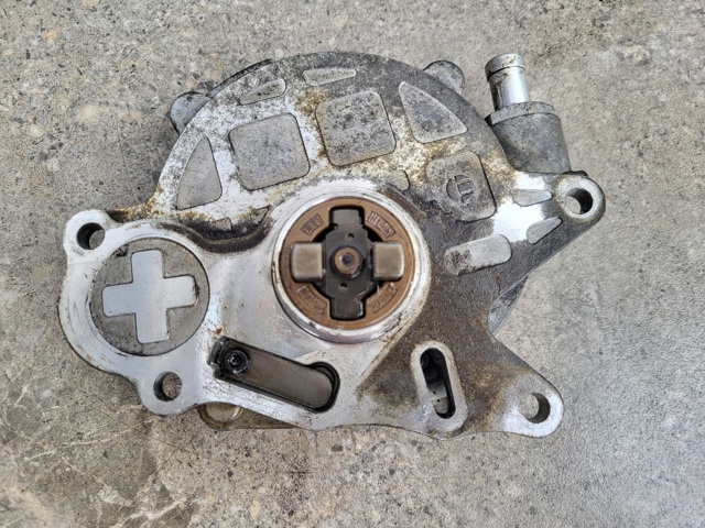 Насос вакуумний 03L145100 VAG