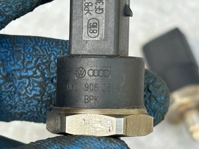 Датчик тиску палива 06D906051A VAG