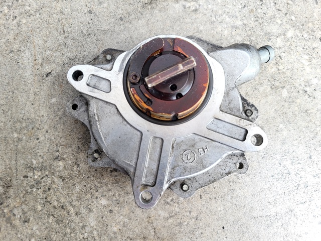 Насос вакуумний 11667502656 BMW