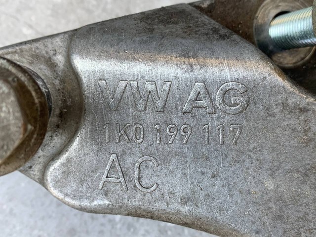 Опора двигуна задня 1K0199117AC VAG