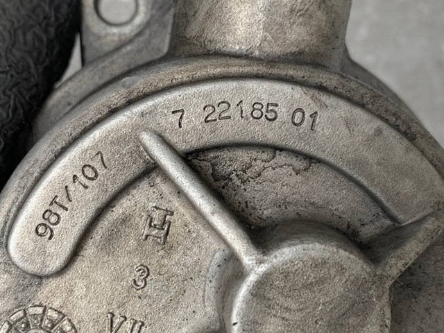 Насос вакуумний 72218501 VAG