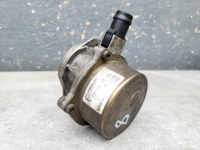 Насос вакуумний 8200113585 RENAULT
