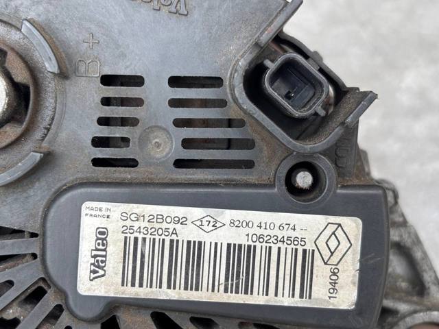 Генератор автомобільний 8200410674 RENAULT
