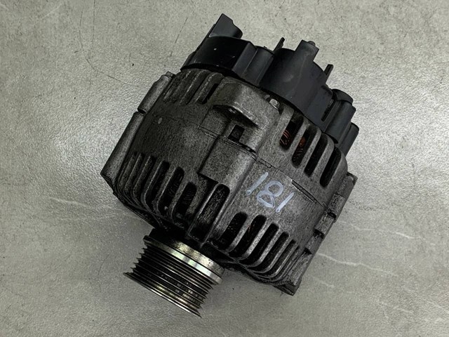 Генератор автомобільний 8200667619 RENAULT