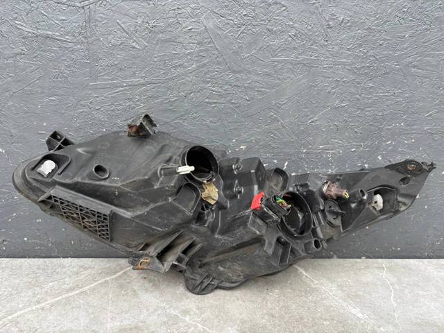 Фара передня права 9646893880 PEUGEOT