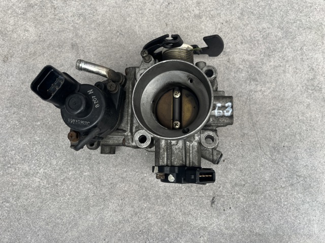 Дросільна заслінка в зборі MD327594 MITSUBISHI