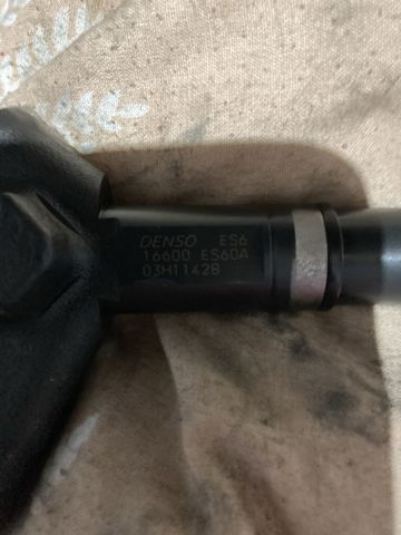 Форсунка вприску палива 16600ES60A DENSO