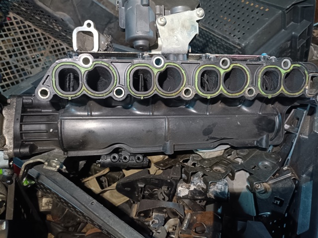 Колектор впускний 55566258 OPEL