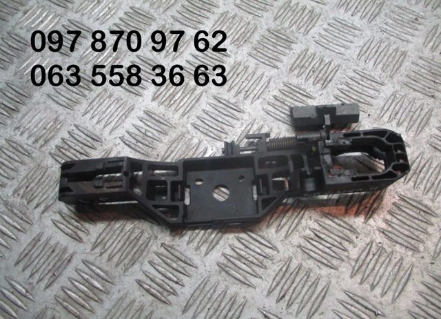 Тримач зовнішньої ручки дверей, задніх лівих 8200008430 RENAULT