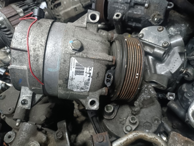 Компресор системи кондиціювання 8200421410 RENAULT