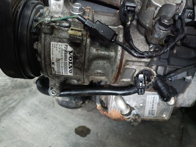Компресор кондиціонера P31469966 VOLVO