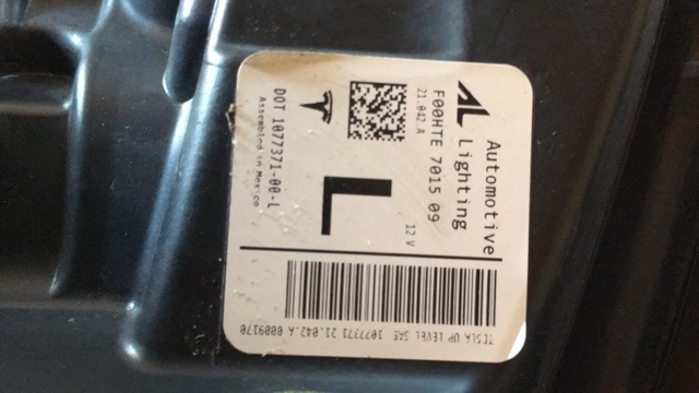 Оптика 107737100L Tesla Model
