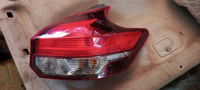 Задній правий зовнішній ліхтар 265505RL0A NISSAN