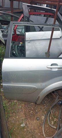 Двері задні, ліві 6700442040 TOYOTA