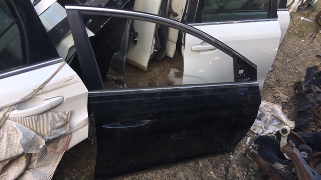 Дверка передня права 76004C1010 HYUNDAI
