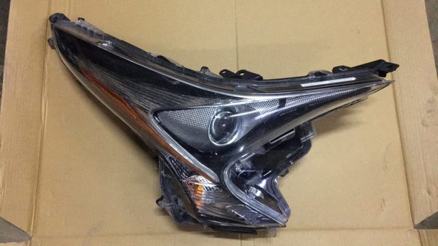 Фара комбінована, передня 8114047711 TOYOTA