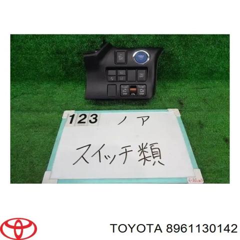 Кнопка запуску двигуна 8961130142 TOYOTA
