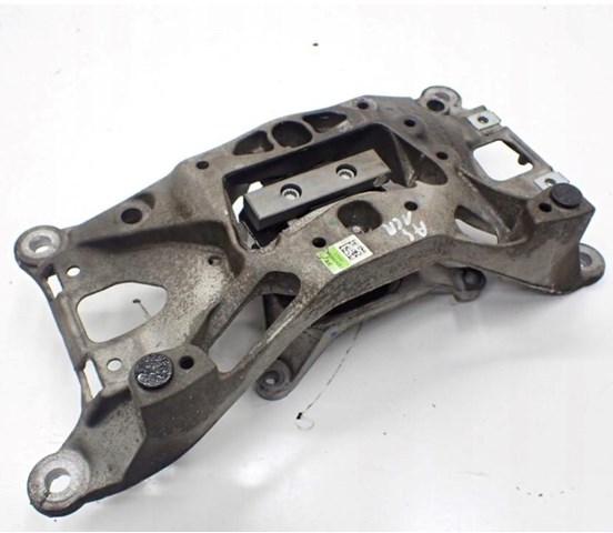 Кріплення кпп 8W0399262AE VAG