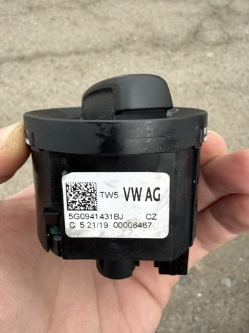 Перемикач світла фар, на "торпеді" 5G0941431BJ VAG