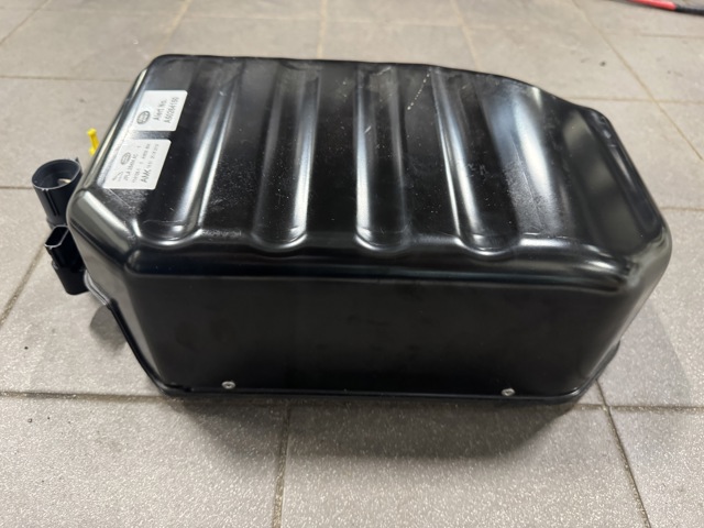 Компресор пневмоподвески LR140036 LAND ROVER