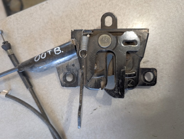 Замок кришки капота 57310AG000 SUBARU