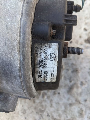 Генератор автомобільний A0001502550 MERCEDES