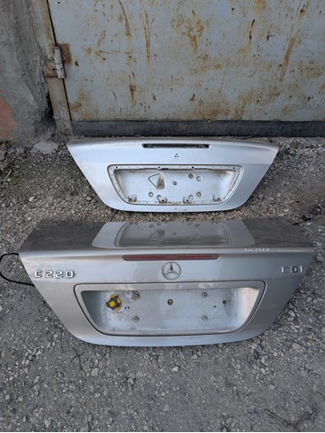 Кришка багажника кузова A2037500675 MERCEDES