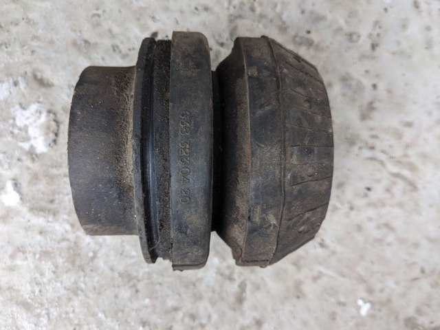 Опора стійки амортизатора переднього A6383230420 MERCEDES