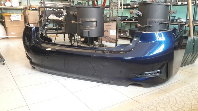 Бампер задній 51128493937 BMW