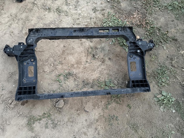 Кронштейн кріплення радіатора 64101D7000 HYUNDAI