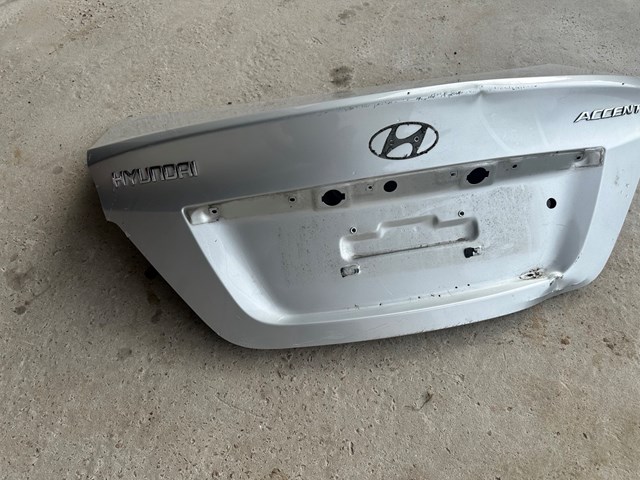 Кришка багажника кузова 692001R130 HYUNDAI