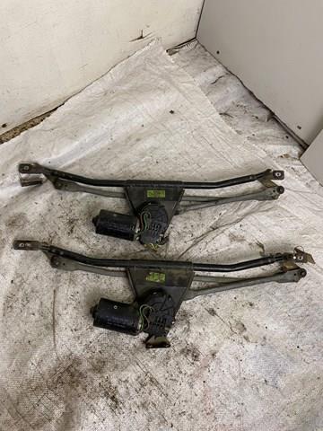 Двигун склоочисника лобового скла (трапеції) 0390246313 BOSCH