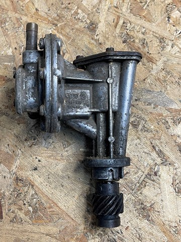 Насос вакуумний 068145101B VAG