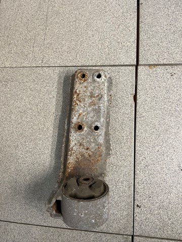 Права подушка мотора 171199214C VAG