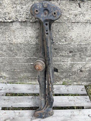 Балка кріплення двигуна 191199171 VAG