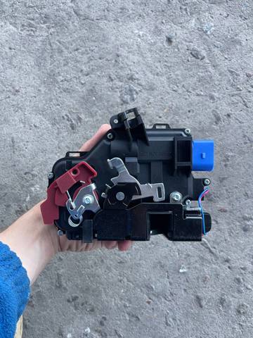 Замок задніх дверей, лівих 7L0839015D VAG