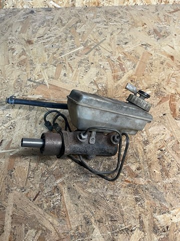 Бачок головного гальмівного циліндру 7M1611303 VAG